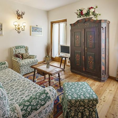 Villa Tullia - Stayincortina Cortina d'Ampezzo Exterior photo
